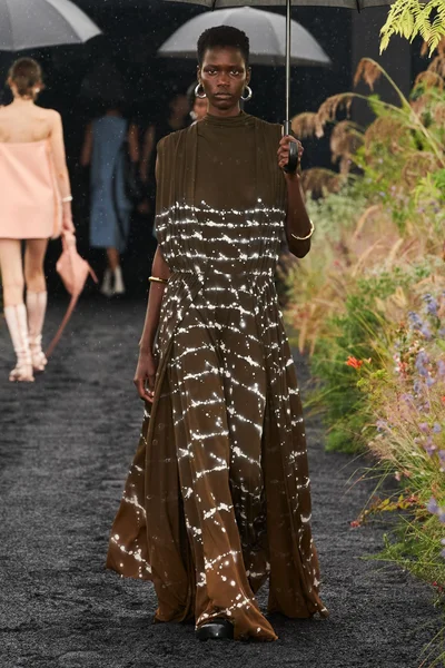 Look 19
